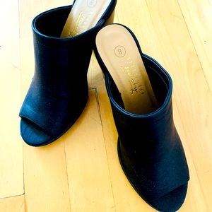 Like New! “Streetwear Society” Mules